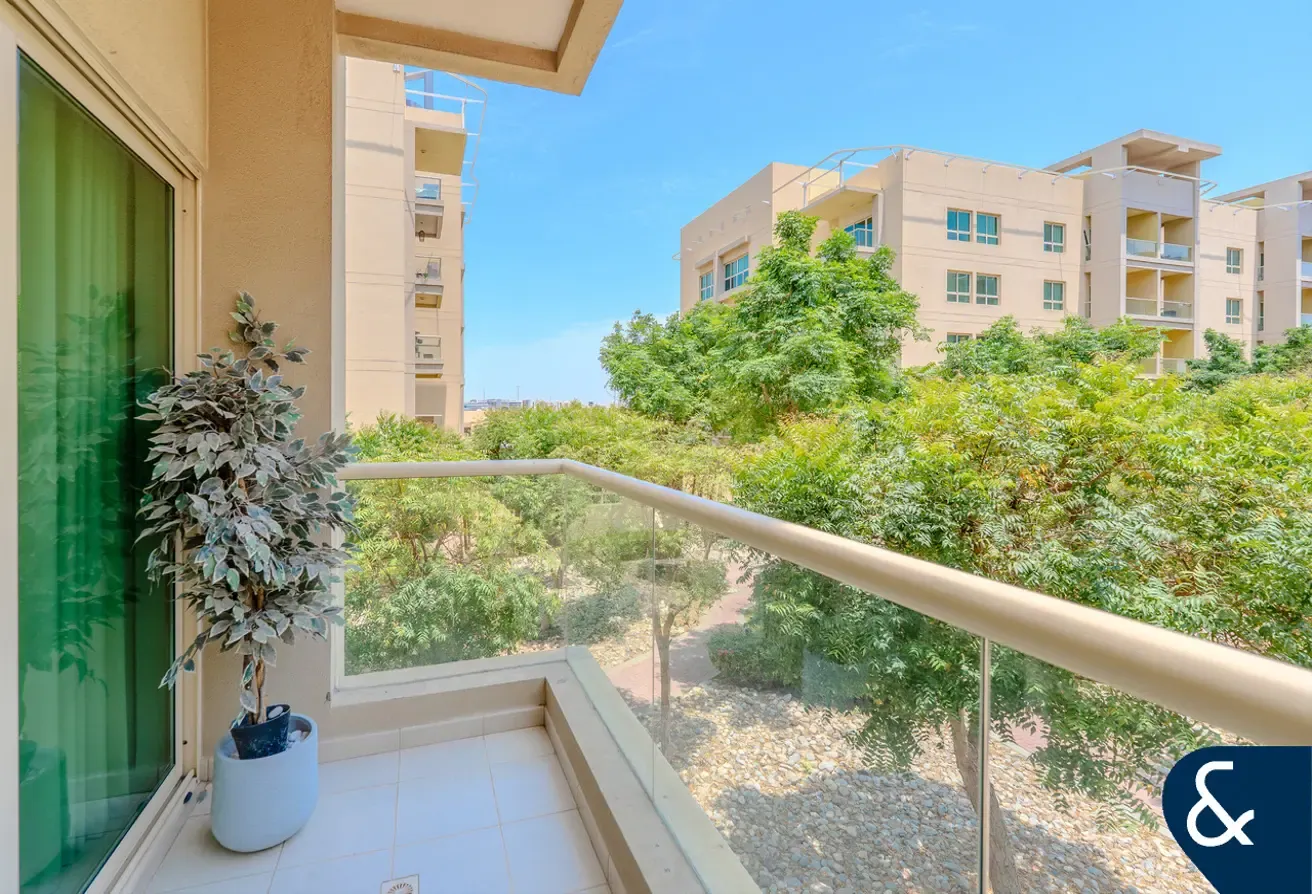 Corner Unit | Fully Upgraded | Low Floor