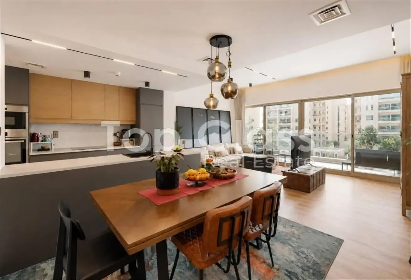 Furnished & Upgraded | Pool View | With Study