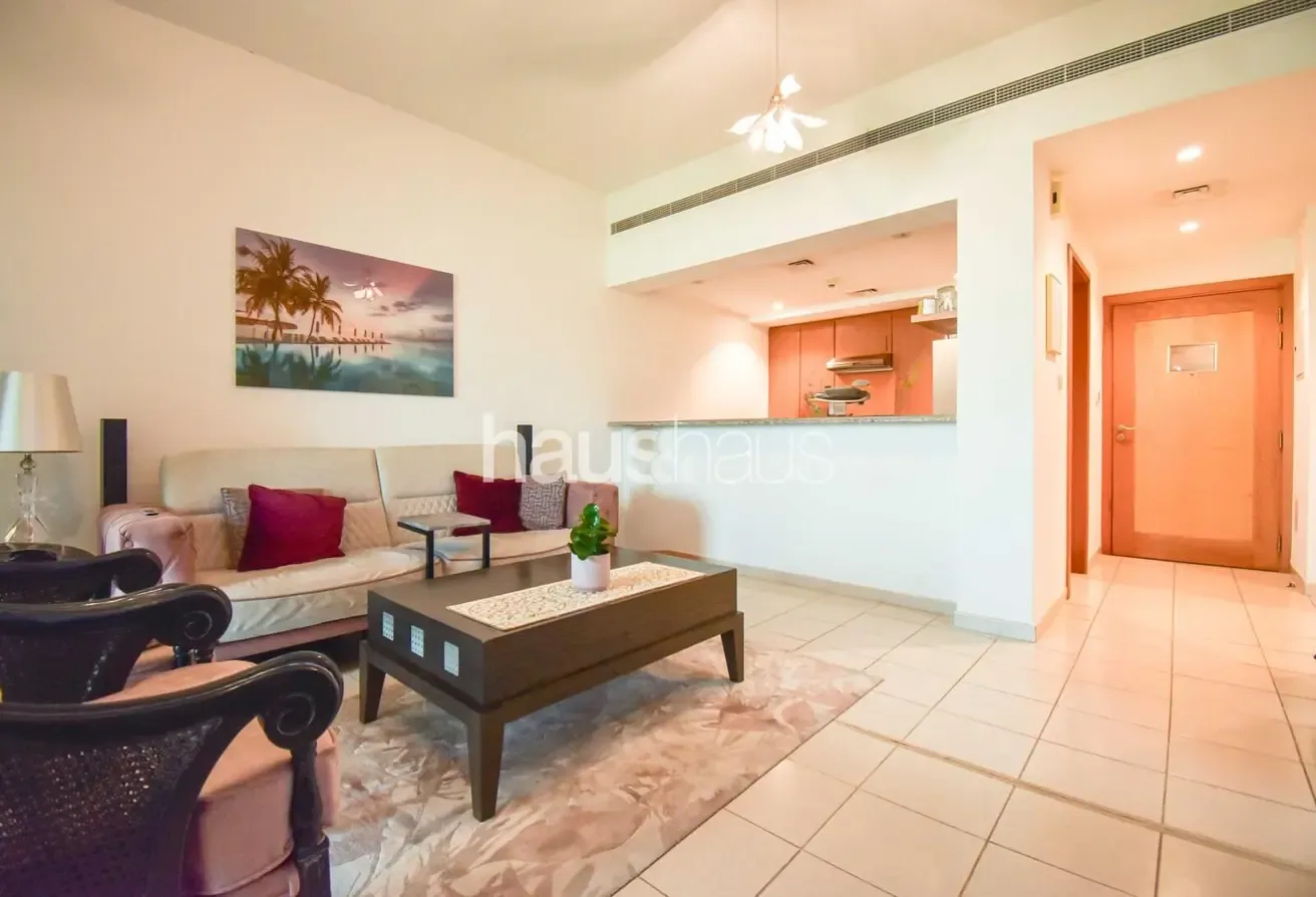 Vacant on Transfer | Top Floor | Upgraded Bathroom