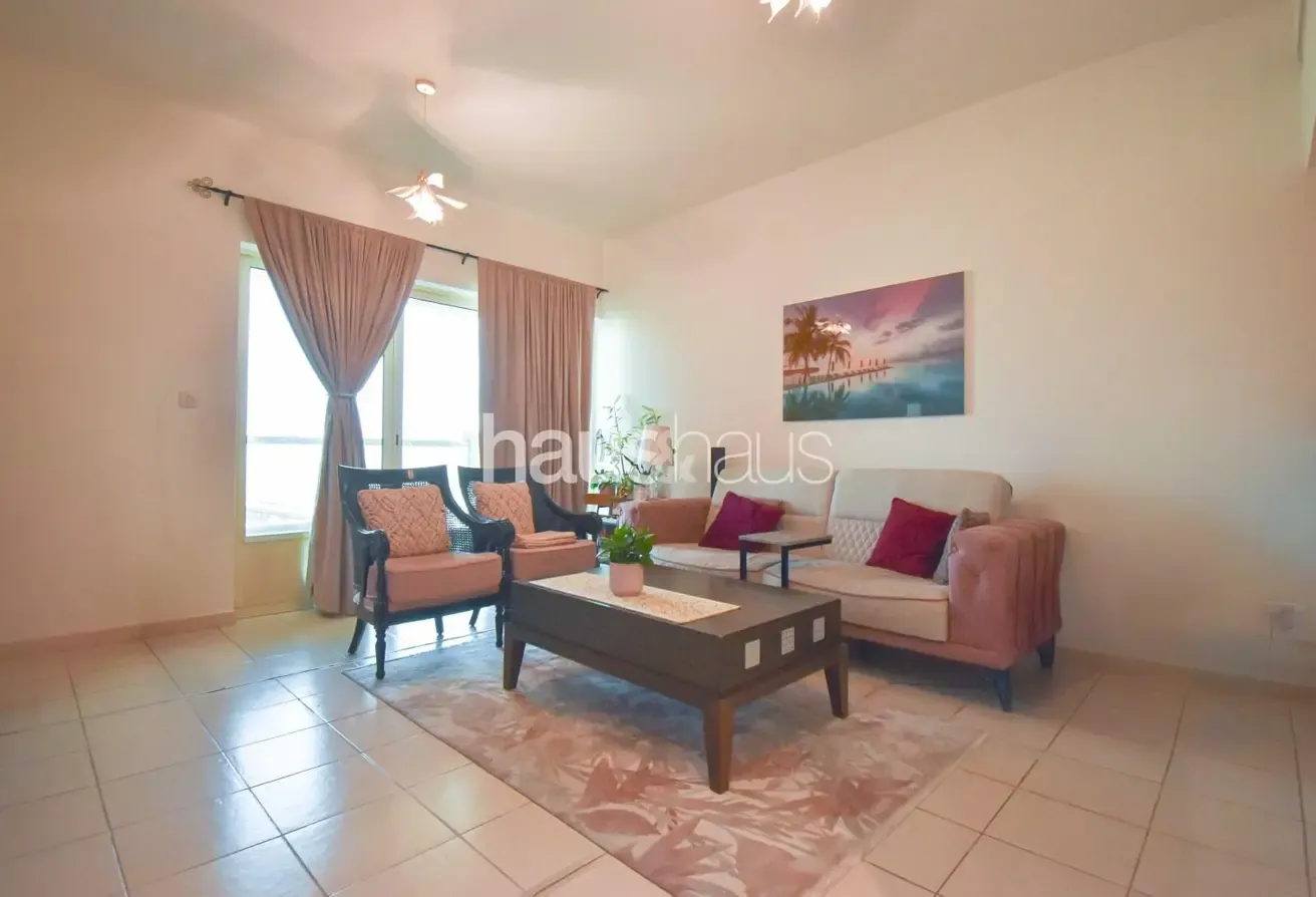 Vacant on Transfer | Top Floor | Upgraded Bathroom