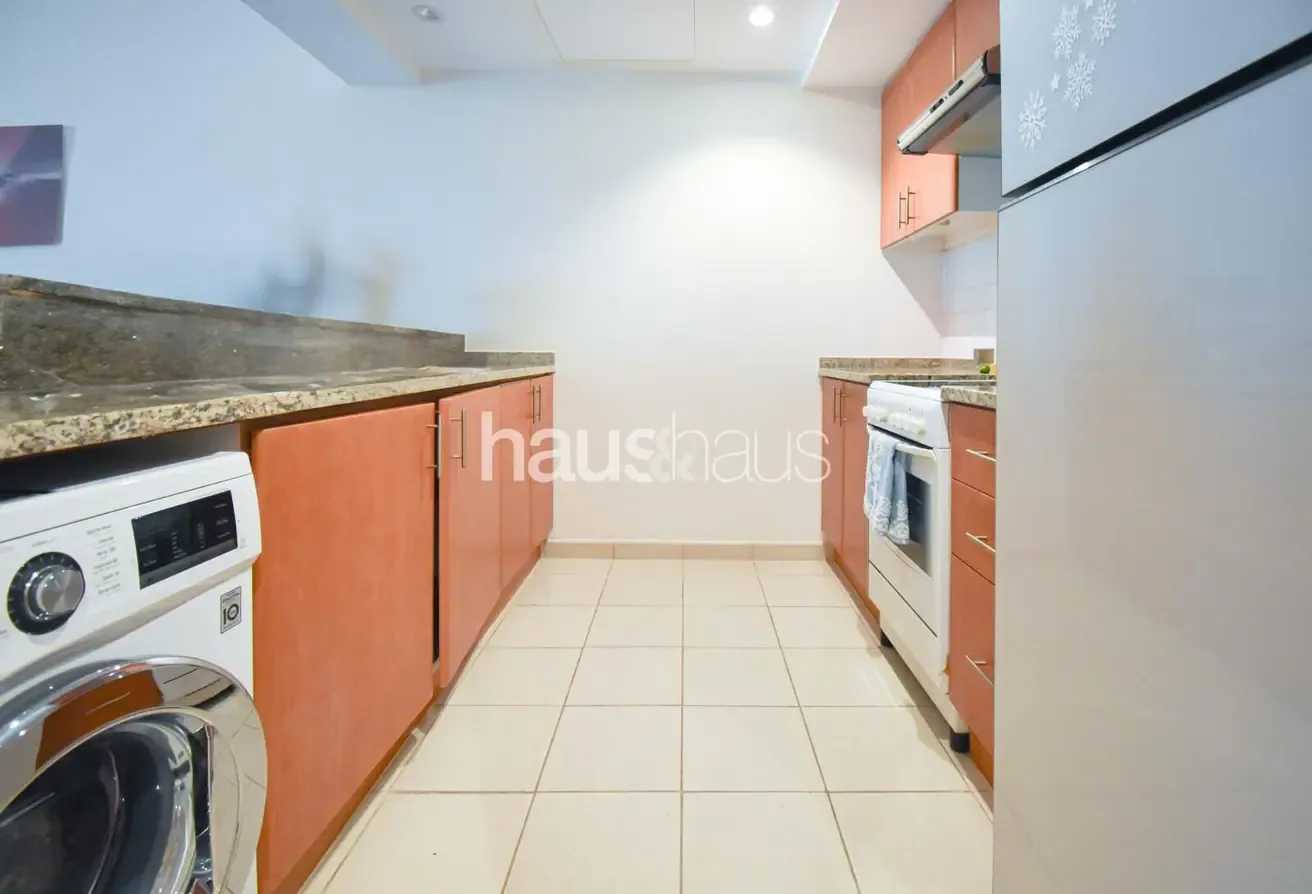 Vacant on Transfer | Top Floor | Upgraded Bathroom