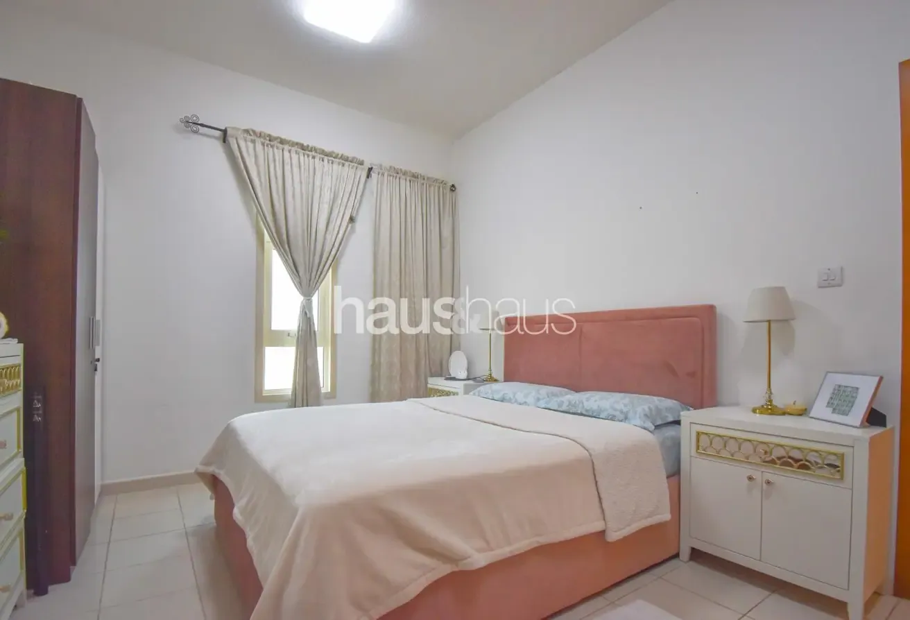 Vacant on Transfer | Top Floor | Upgraded Bathroom