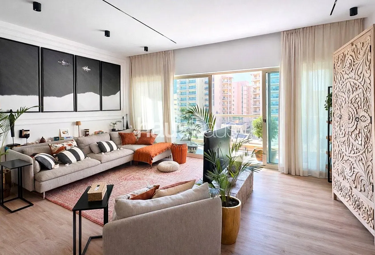 Vacant | Pool View | Study | Spacious