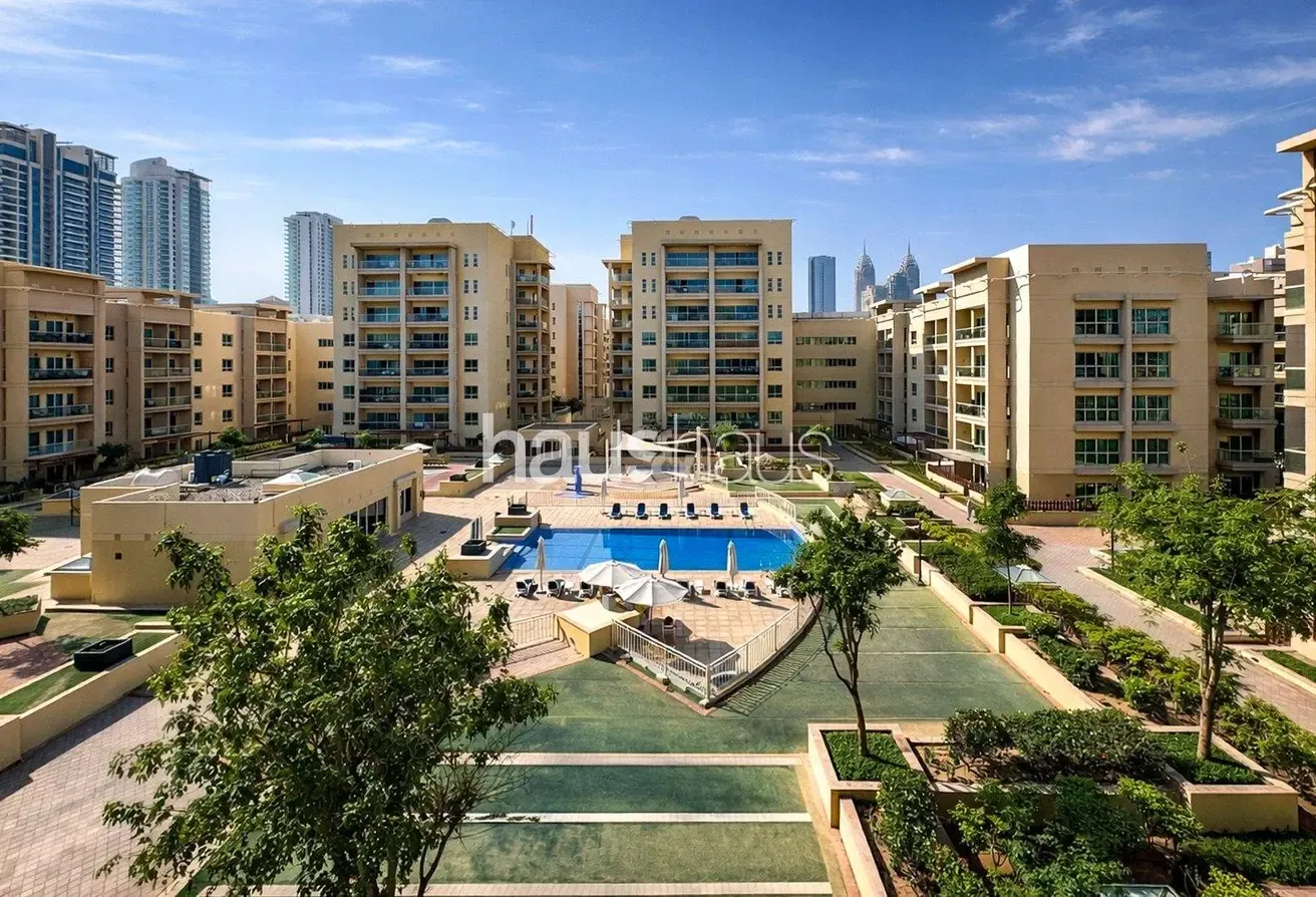Vacant | Pool View | Study | Spacious