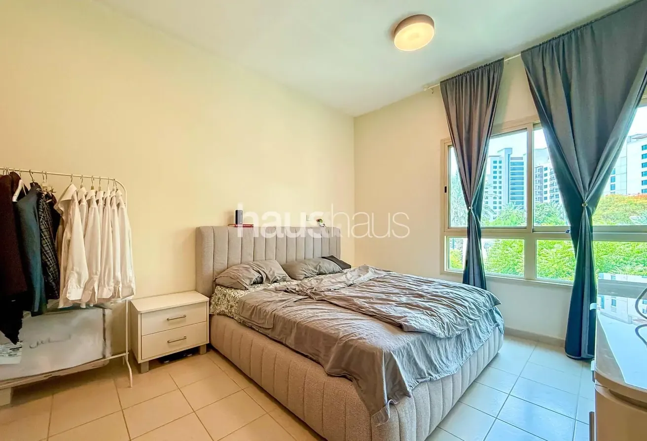 Vacant on Transfer | Lower floor | Open views