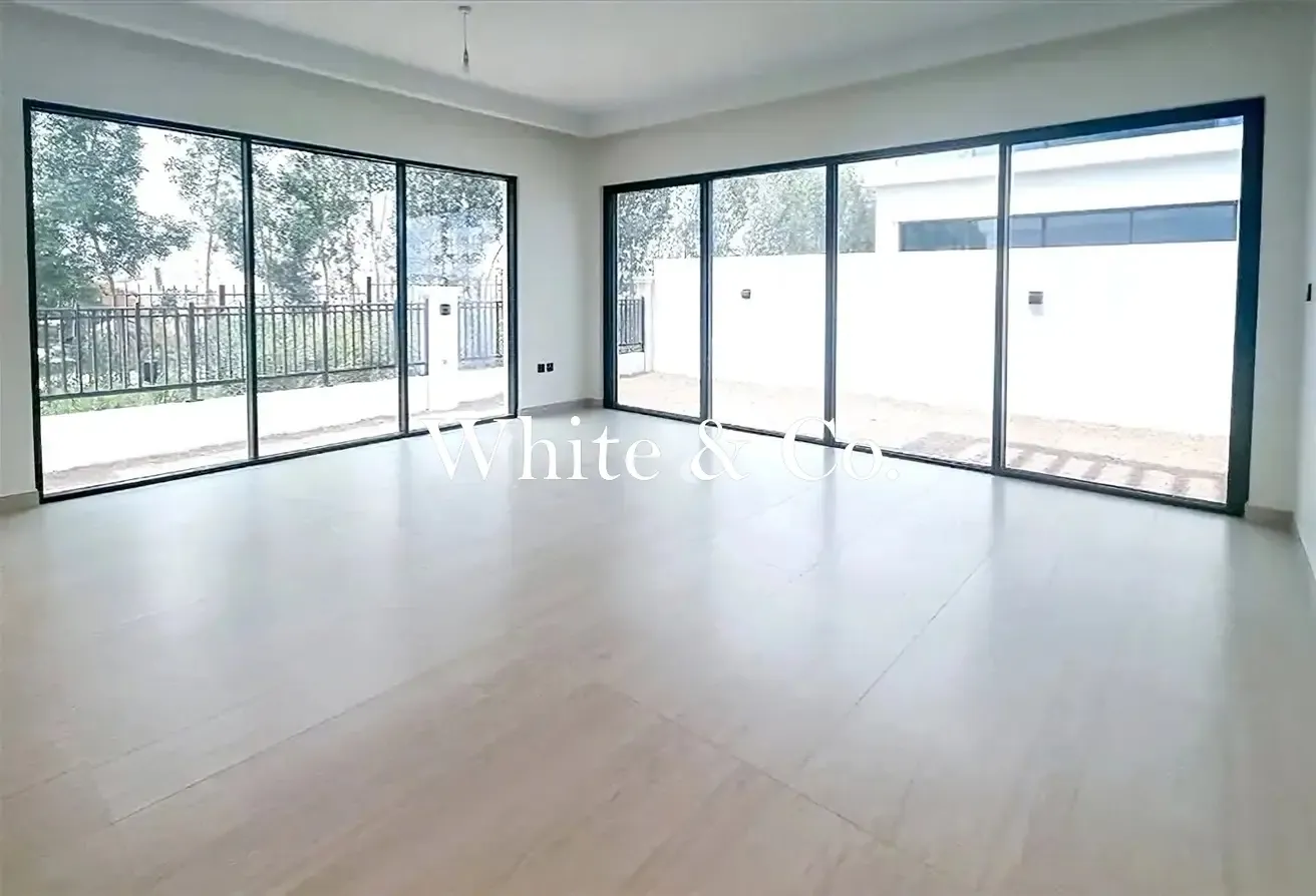 Corner Unit| Near Central Hub | Motivated
