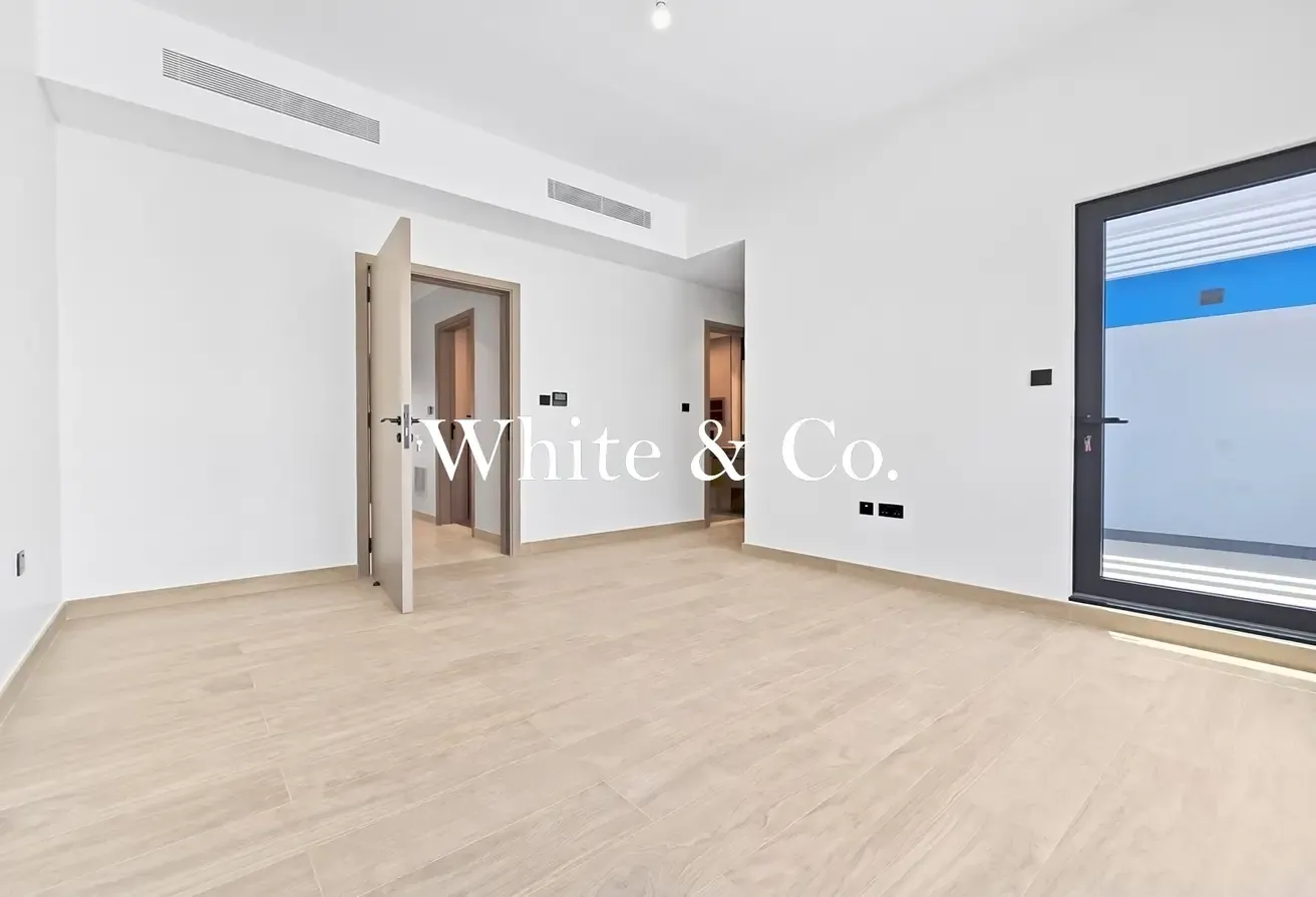 Corner Unit| Near Central Hub | Motivated