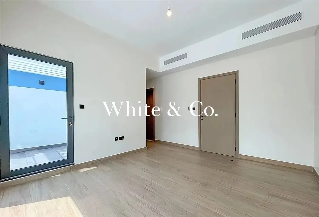 Corner Unit| Near Central Hub | Motivated