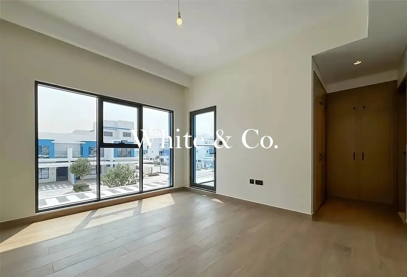Corner Unit| Near Central Hub | Motivated