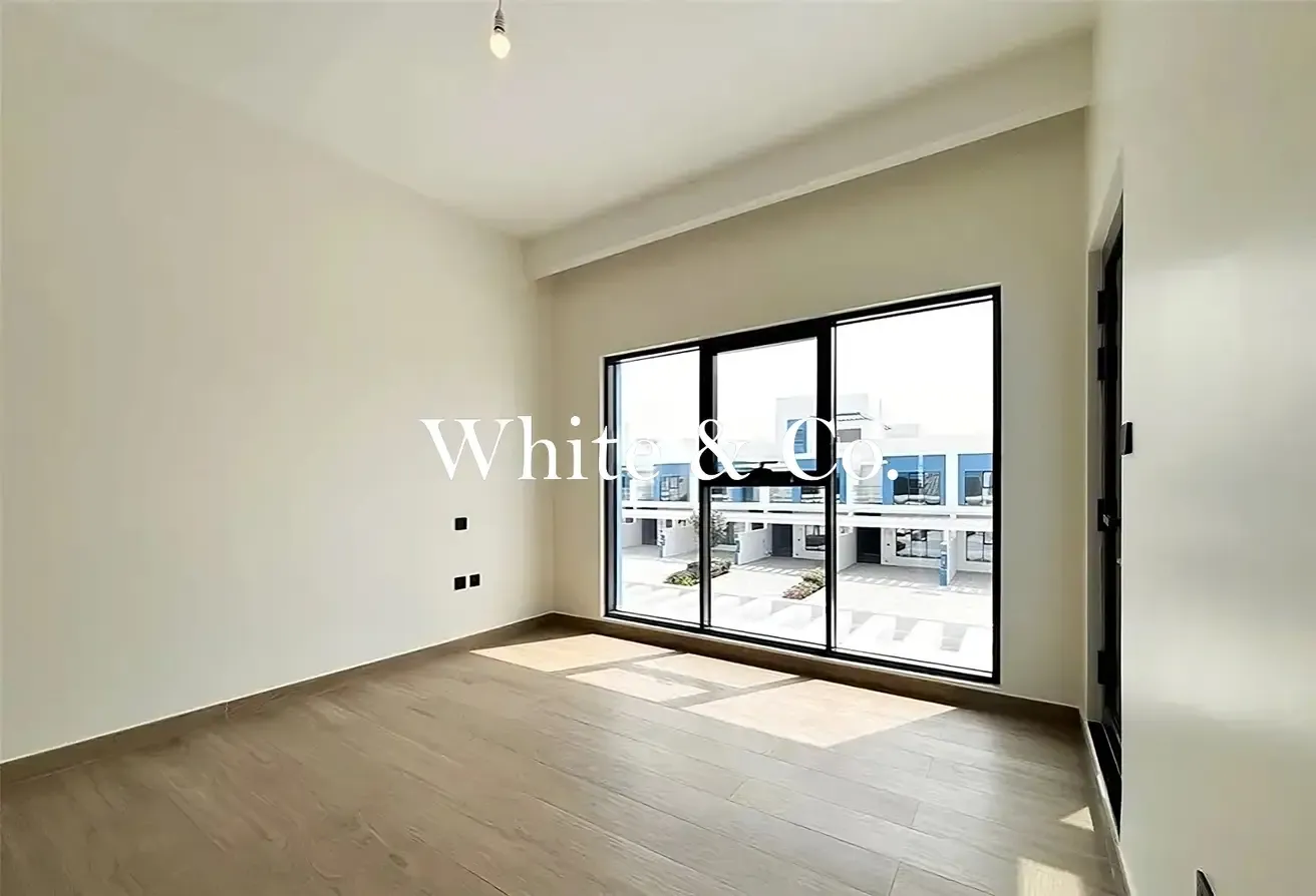 Corner Unit| Near Central Hub | Motivated
