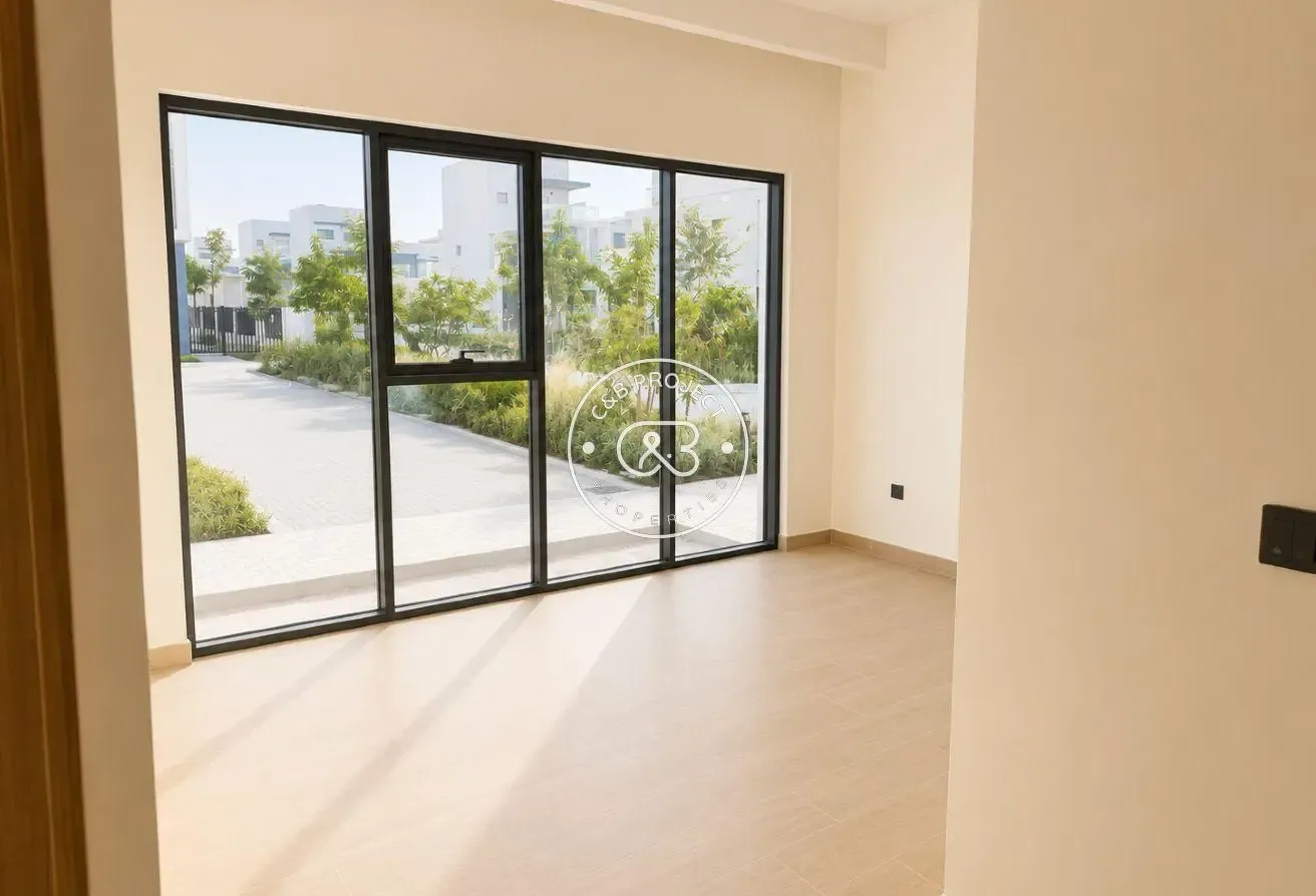 Single Row | Motivated Seller | Near Central Hub