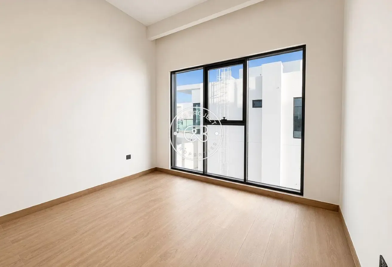 Single Row | Motivated Seller | Near Central Hub
