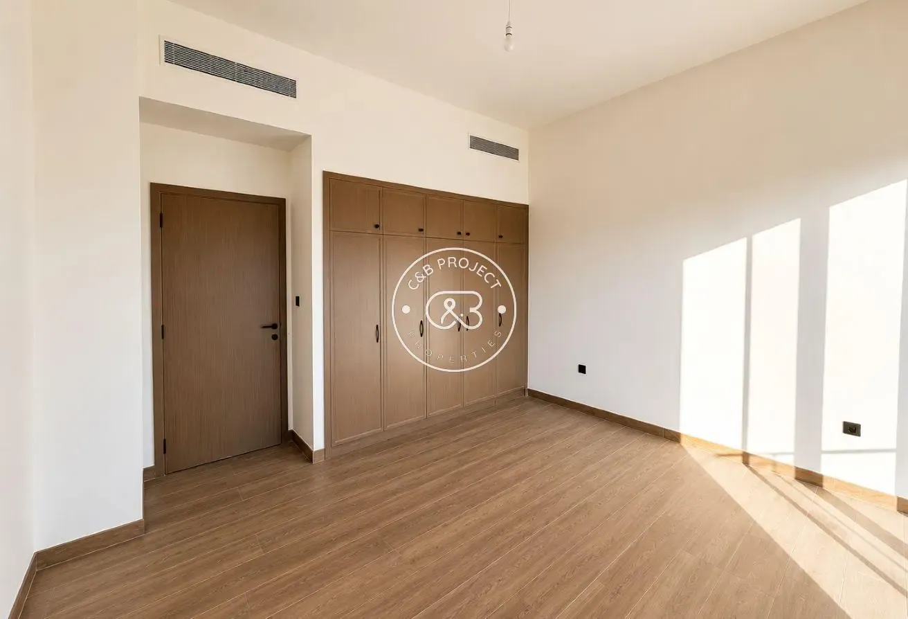 Single Row | Motivated Seller | Near Central Hub