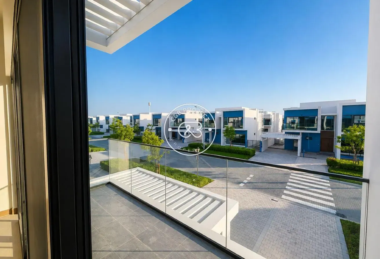 Single Row | Motivated Seller | Near Central Hub