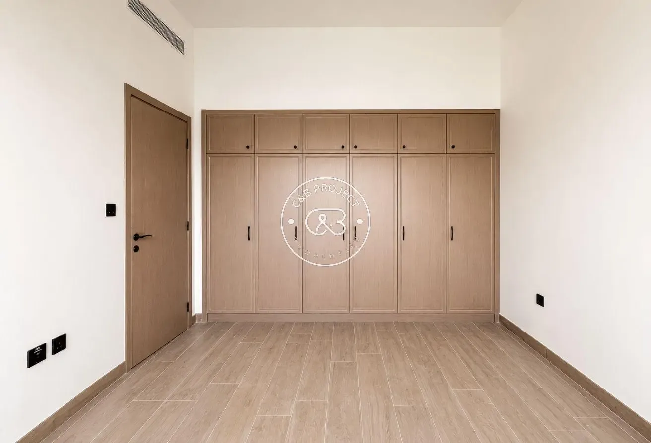 Single Row | Motivated Seller | Near Central Hub