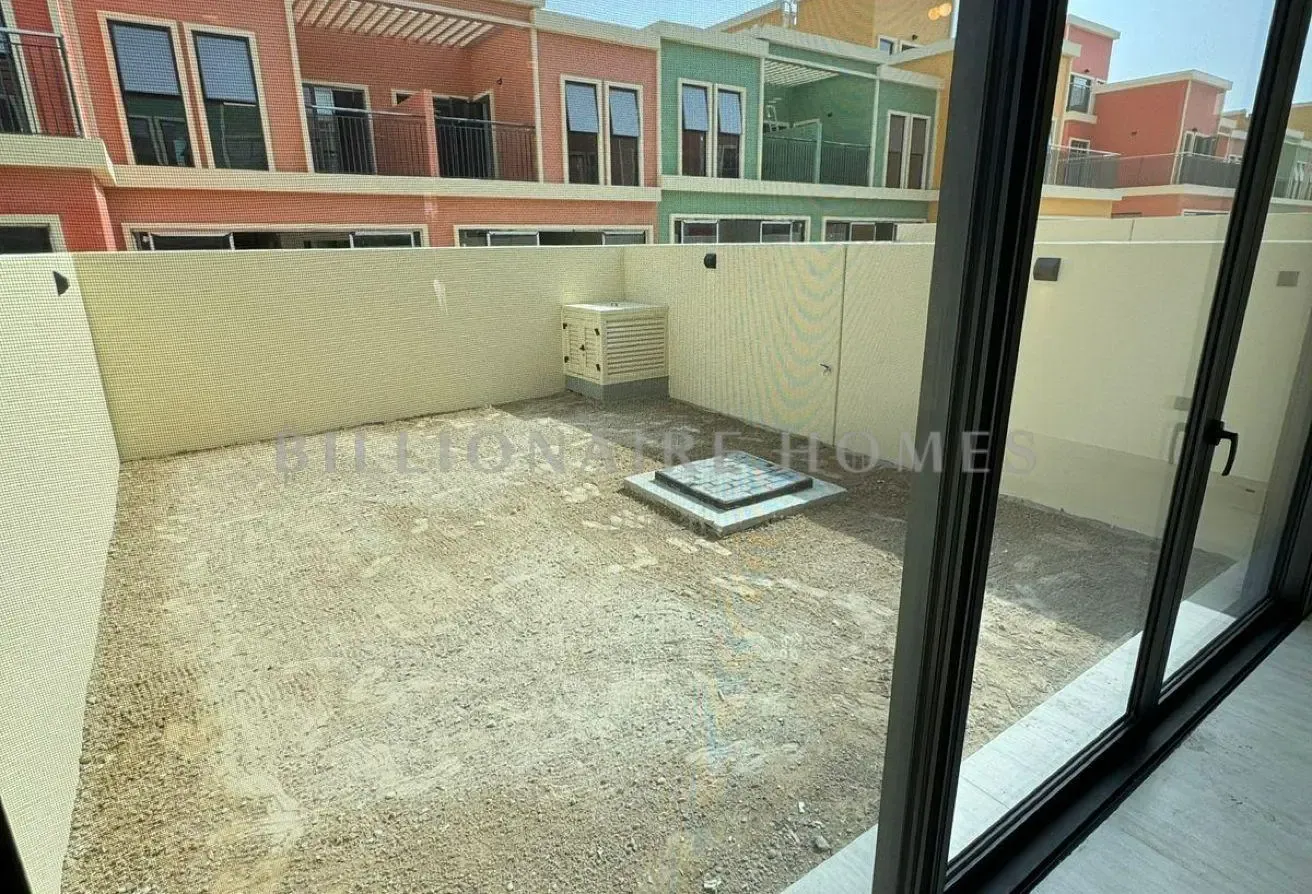 SINGLE ROW | MORTGAGEABLE | MOTIVATED SELLER
