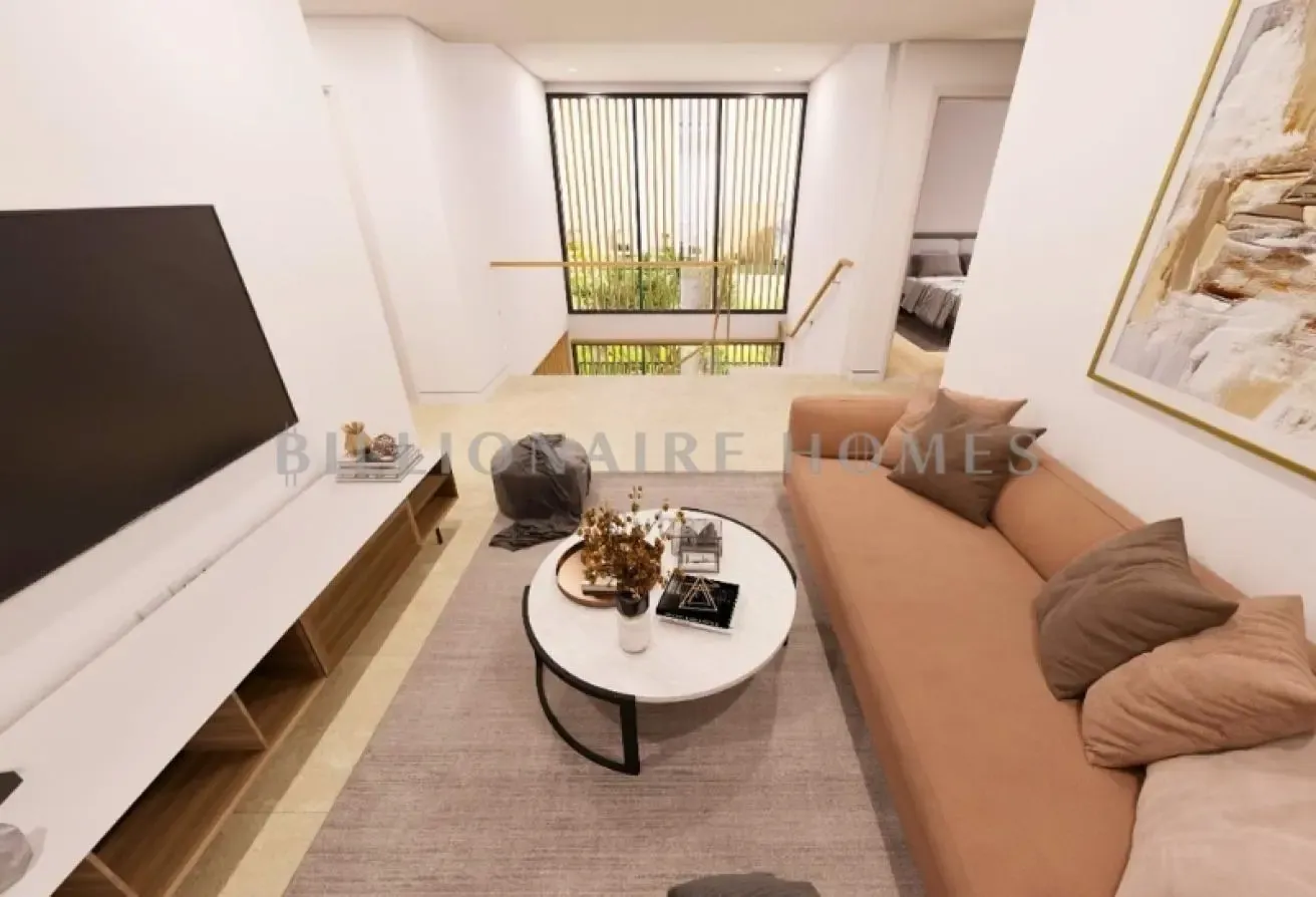 Corner | Huge Built-up and Plot | Bargain Price