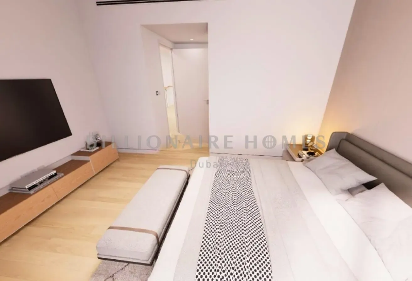 Corner | Huge Built-up and Plot | Bargain Price