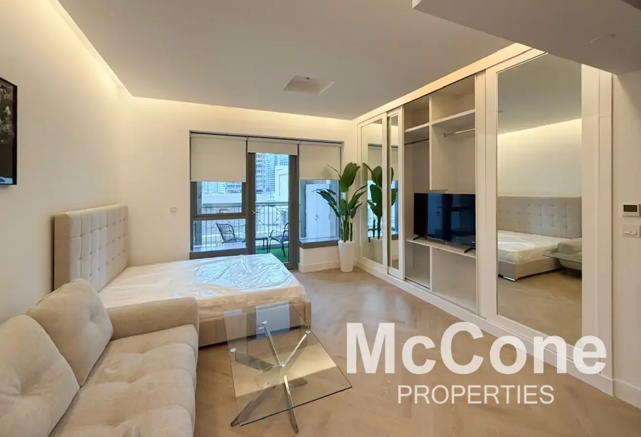 Vacant | Fully Renovated | Luxury Furnished