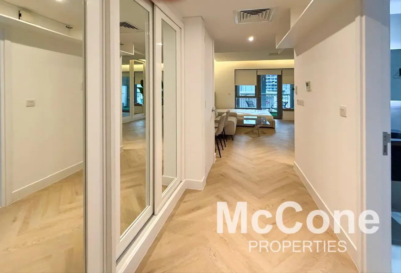 Vacant | Fully Renovated | Luxury Furnished