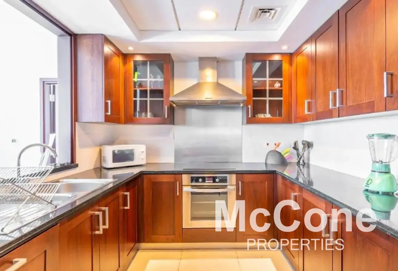 High Floor | Bright Layout | Boulevard Facing