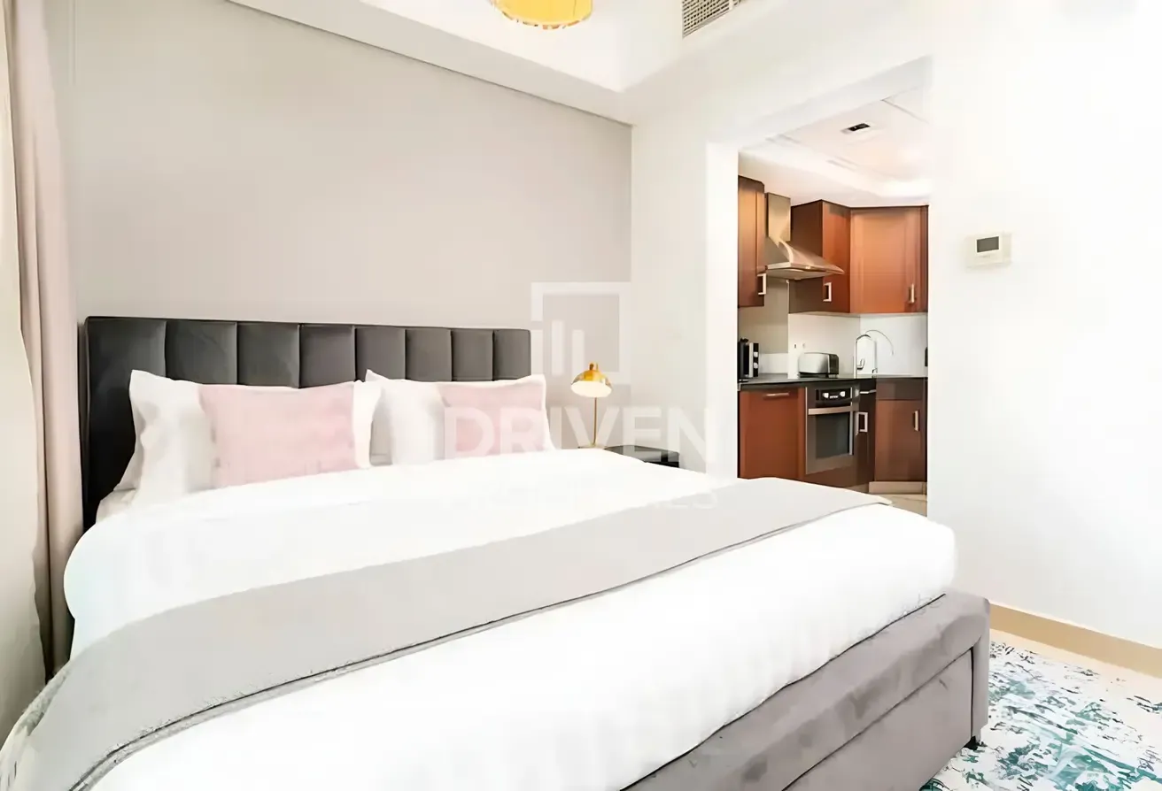 Vacant | Boulevard View | Huge Terrace | Premium