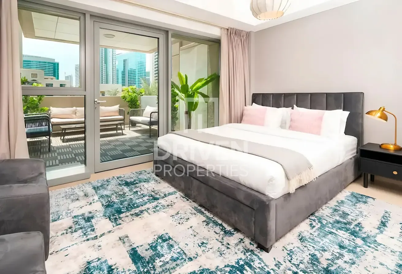 Vacant | Boulevard View | Huge Terrace | Premium