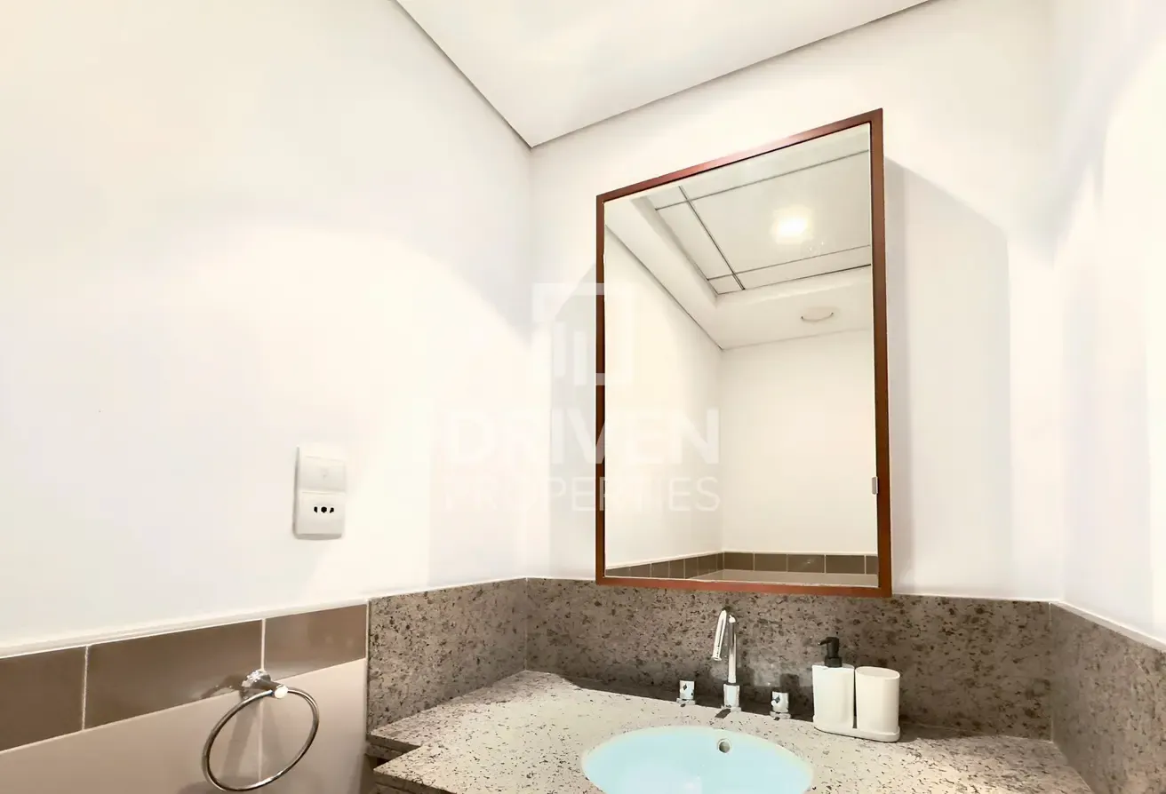 High Floor | Boulevard View | Vacant