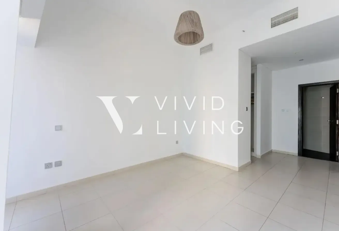 Full Marina  | High Floor | Vacant