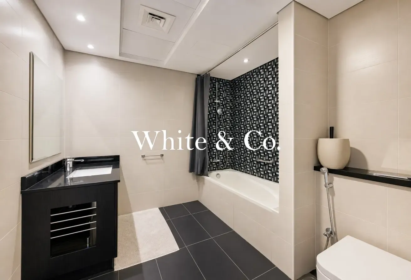 High Floor | Vacant | Expansive Layout