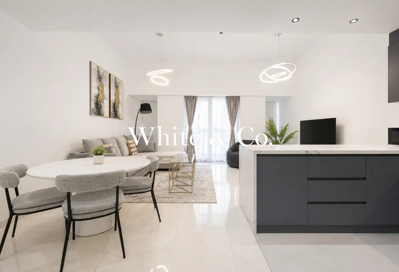 FULLY UPGRADED I VACANT I GREAT LOCATION
