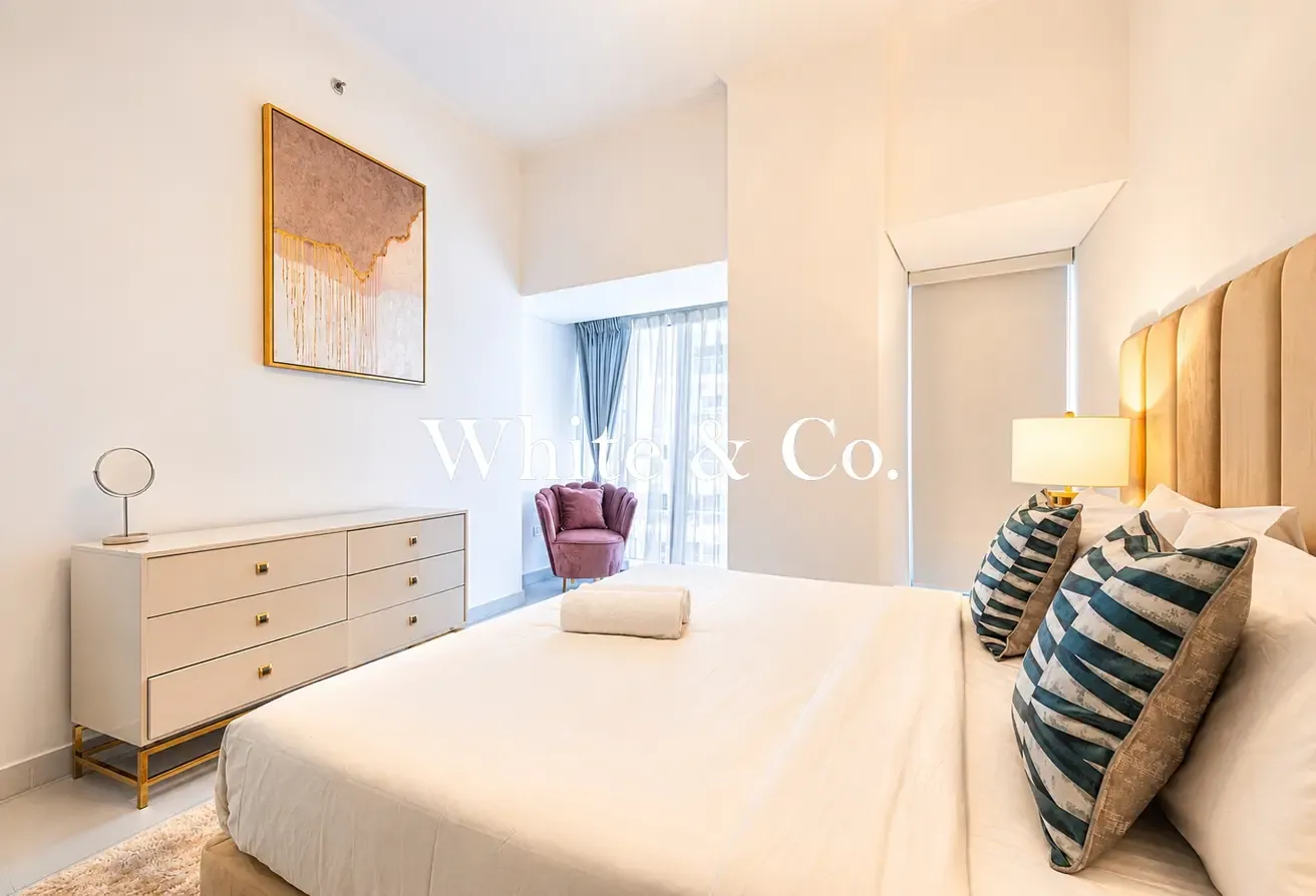 FULLY UPGRADED I VACANT I GREAT LOCATION