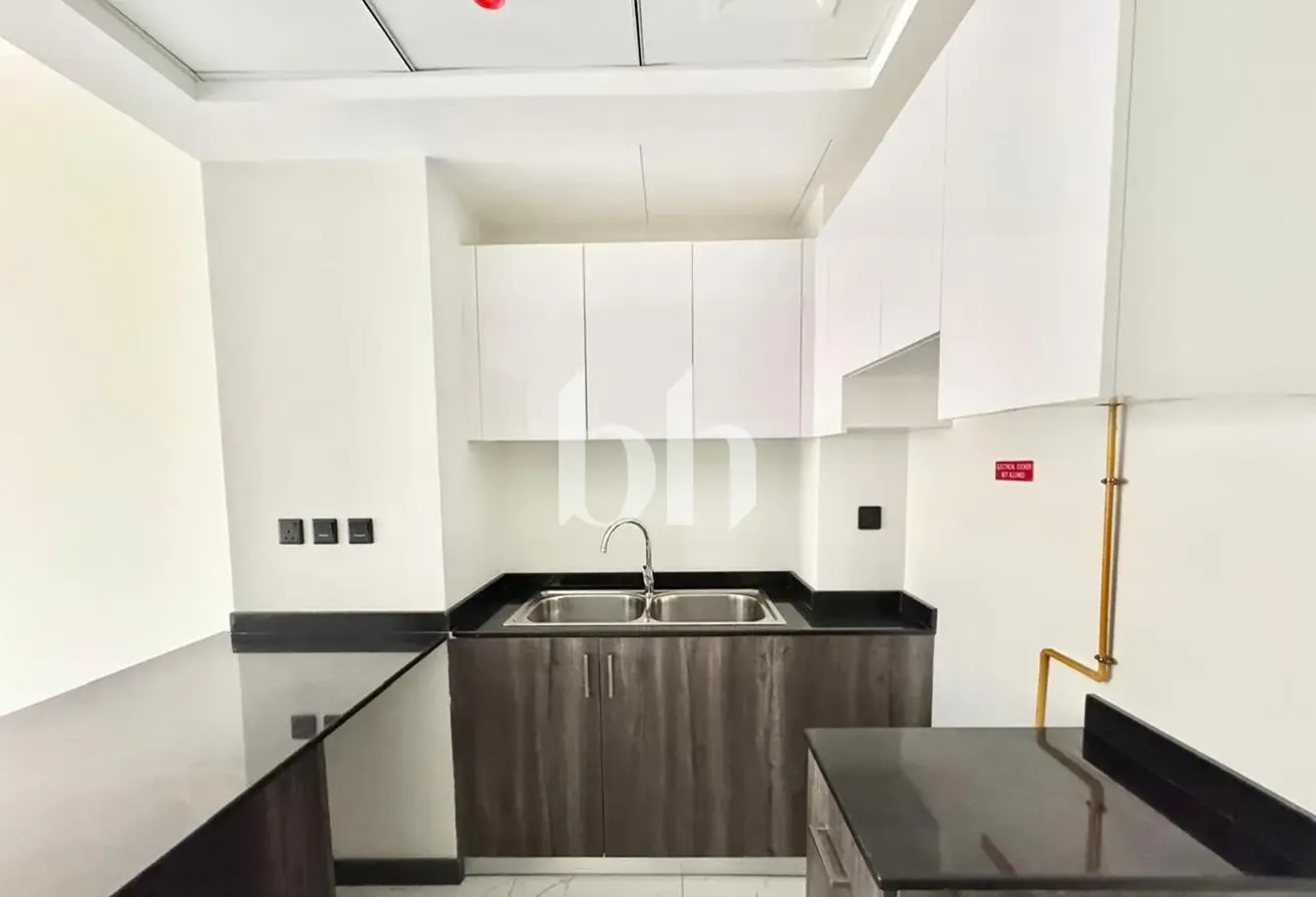 Spacious 2 Bed Apartment  |  Pool View  |  Balcony