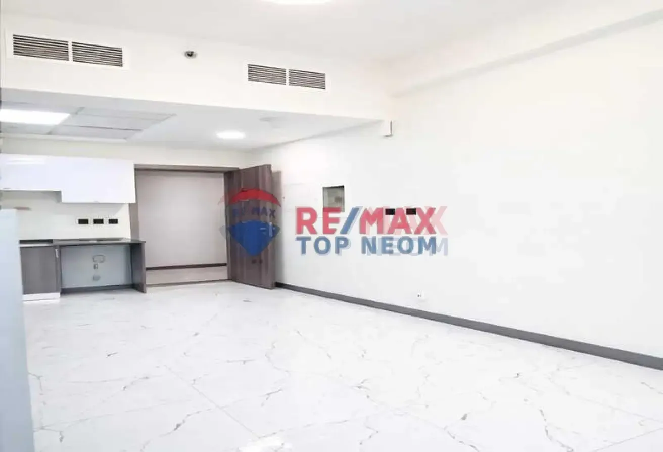 VACANT - HIGH FLOOR - PRIME LOCATION