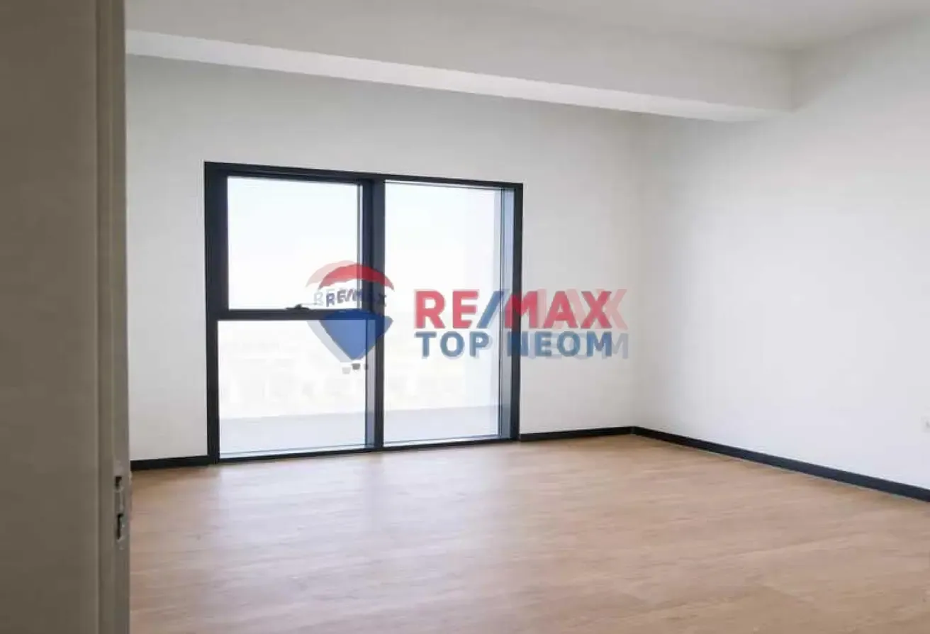VACANT - HIGH FLOOR - PRIME LOCATION