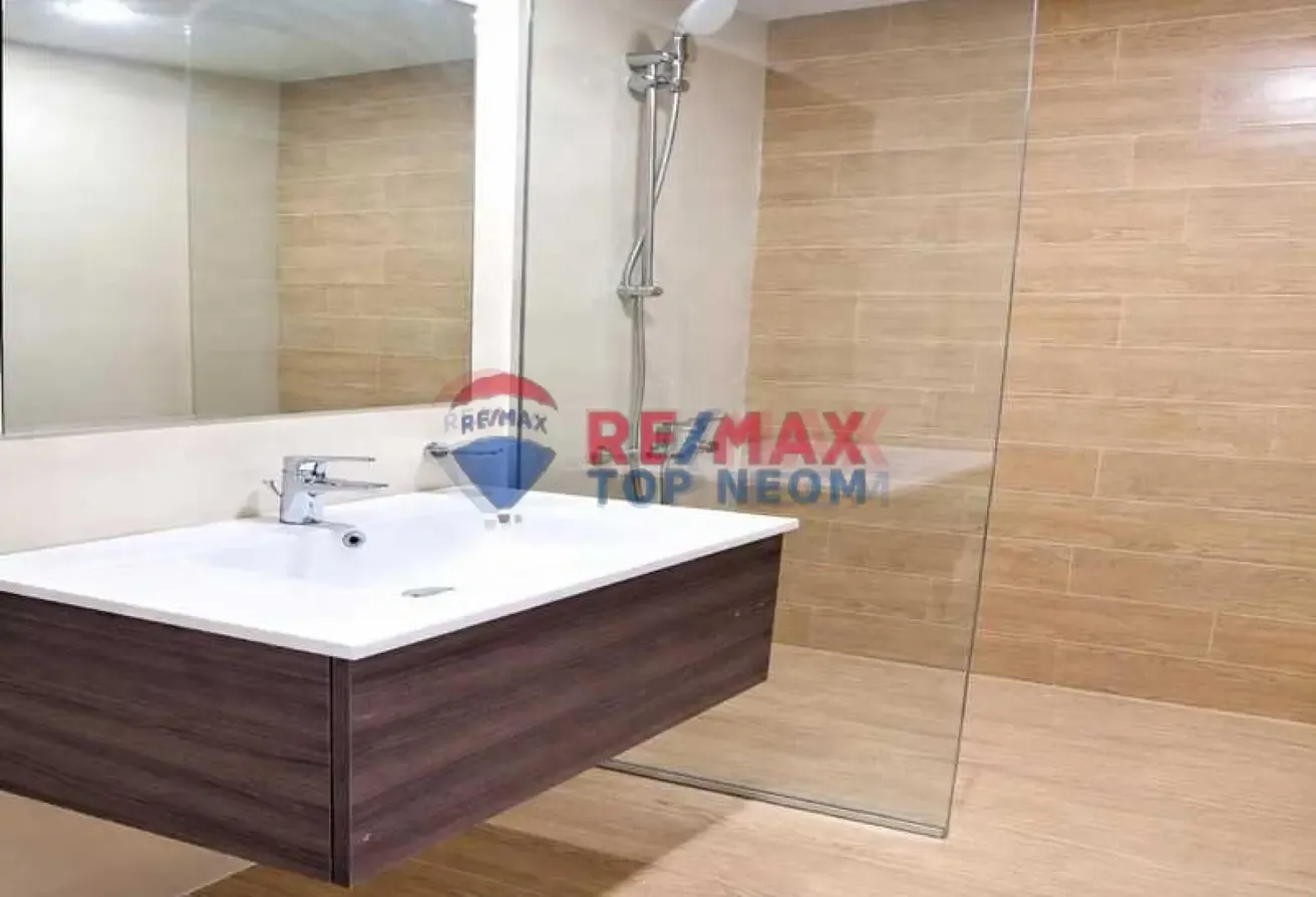 VACANT - HIGH FLOOR - PRIME LOCATION