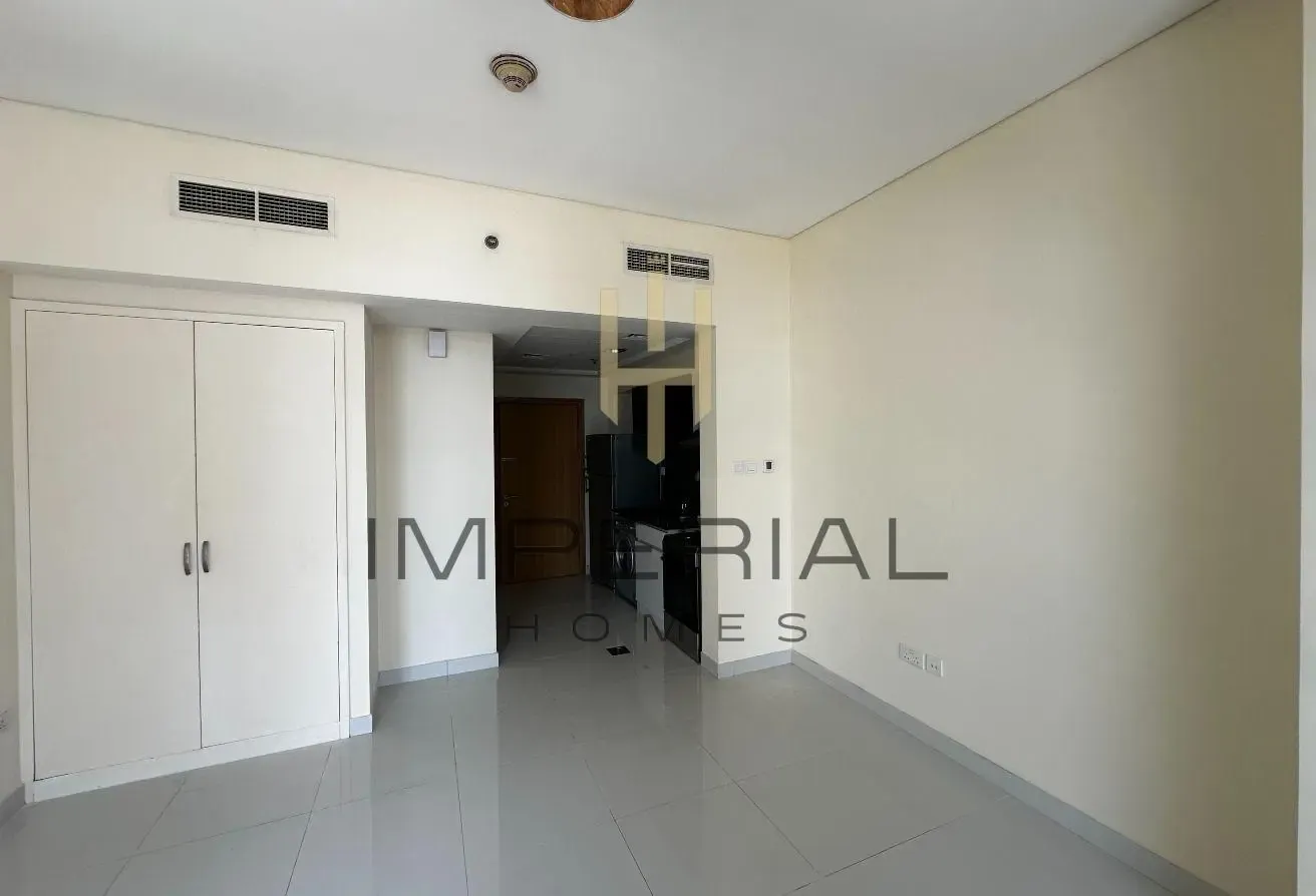 VACANT | Studio | 334sqft | 1 Parking | @550k