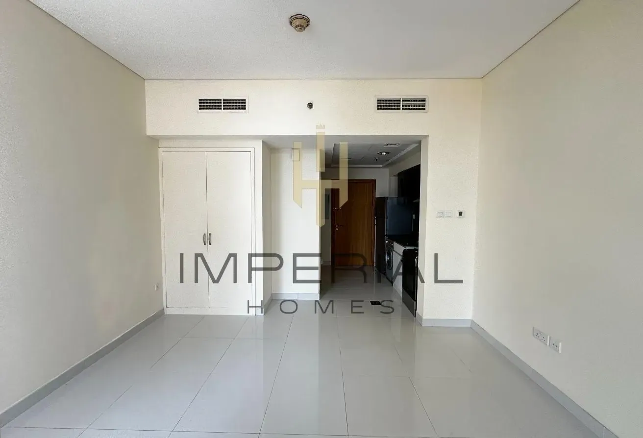 VACANT | Studio | 334sqft | 1 Parking | @550k