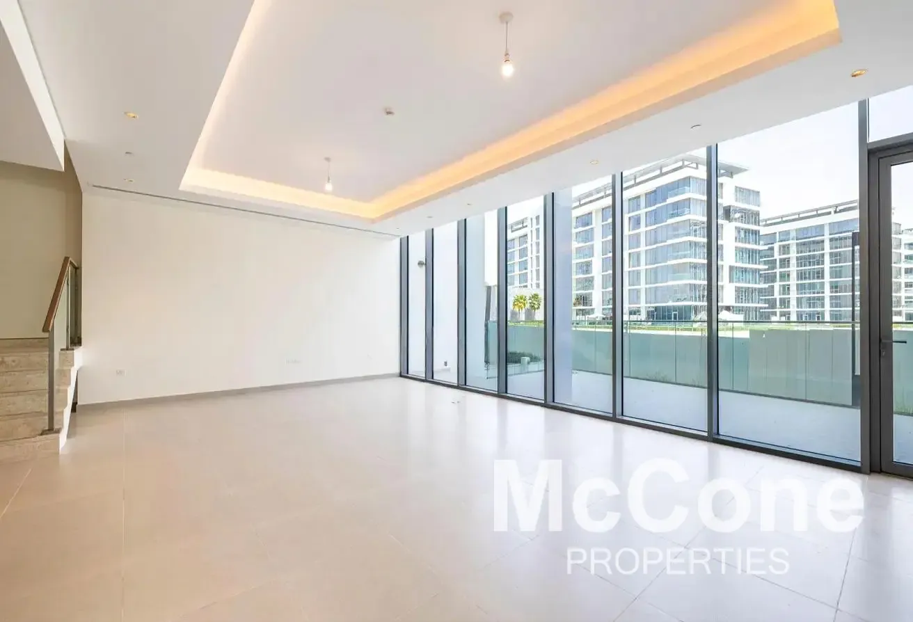 Direct Beach Access | Duplex | Pool and Gym