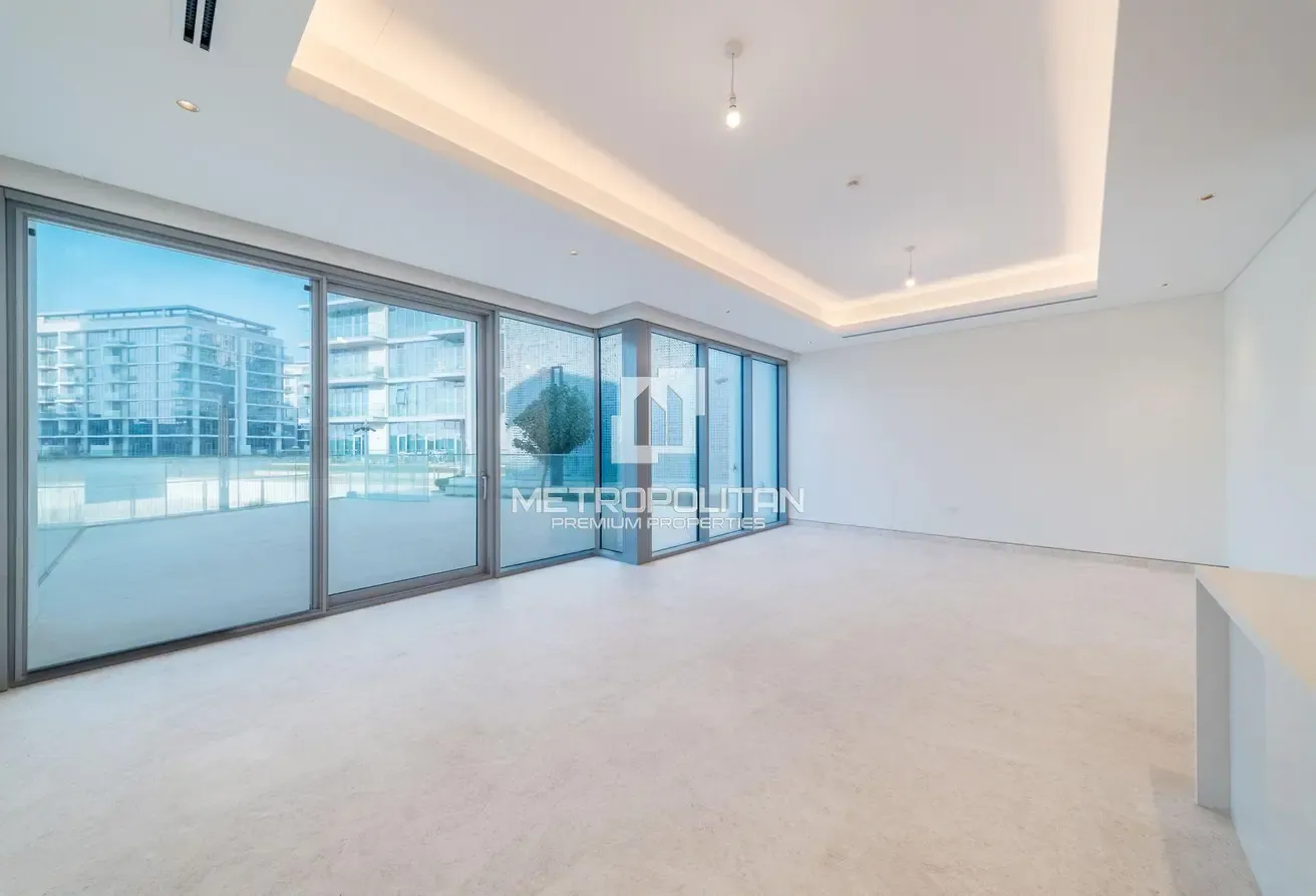 Luxury Living | Lagoon View | Spacious Layout