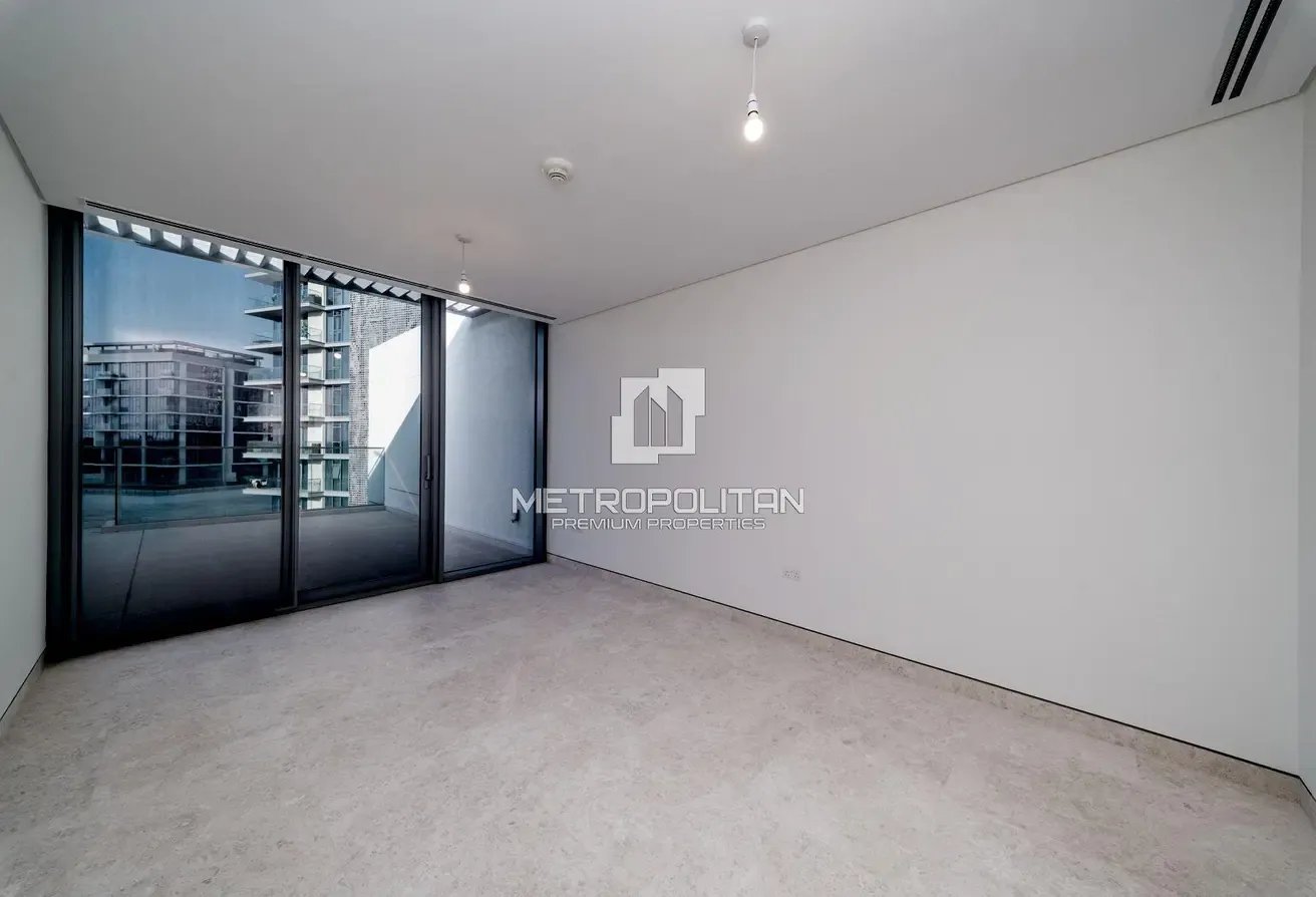Luxury Living | Lagoon View | Spacious Layout