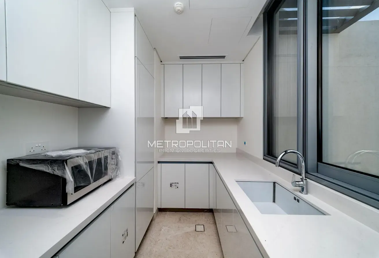 Luxury Living | Lagoon View | Spacious Layout