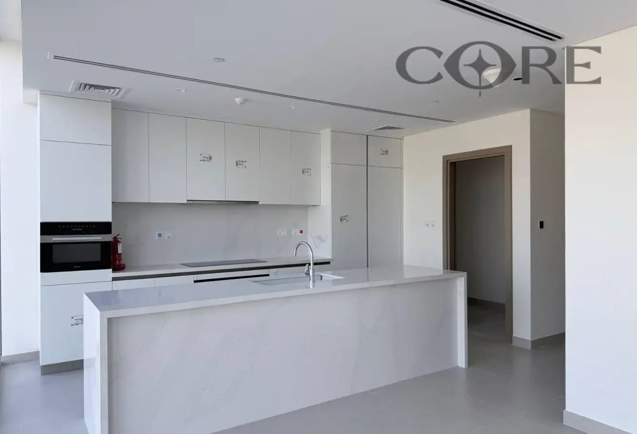 BIGGER LAYOUT | VACANT | MID FLOOR