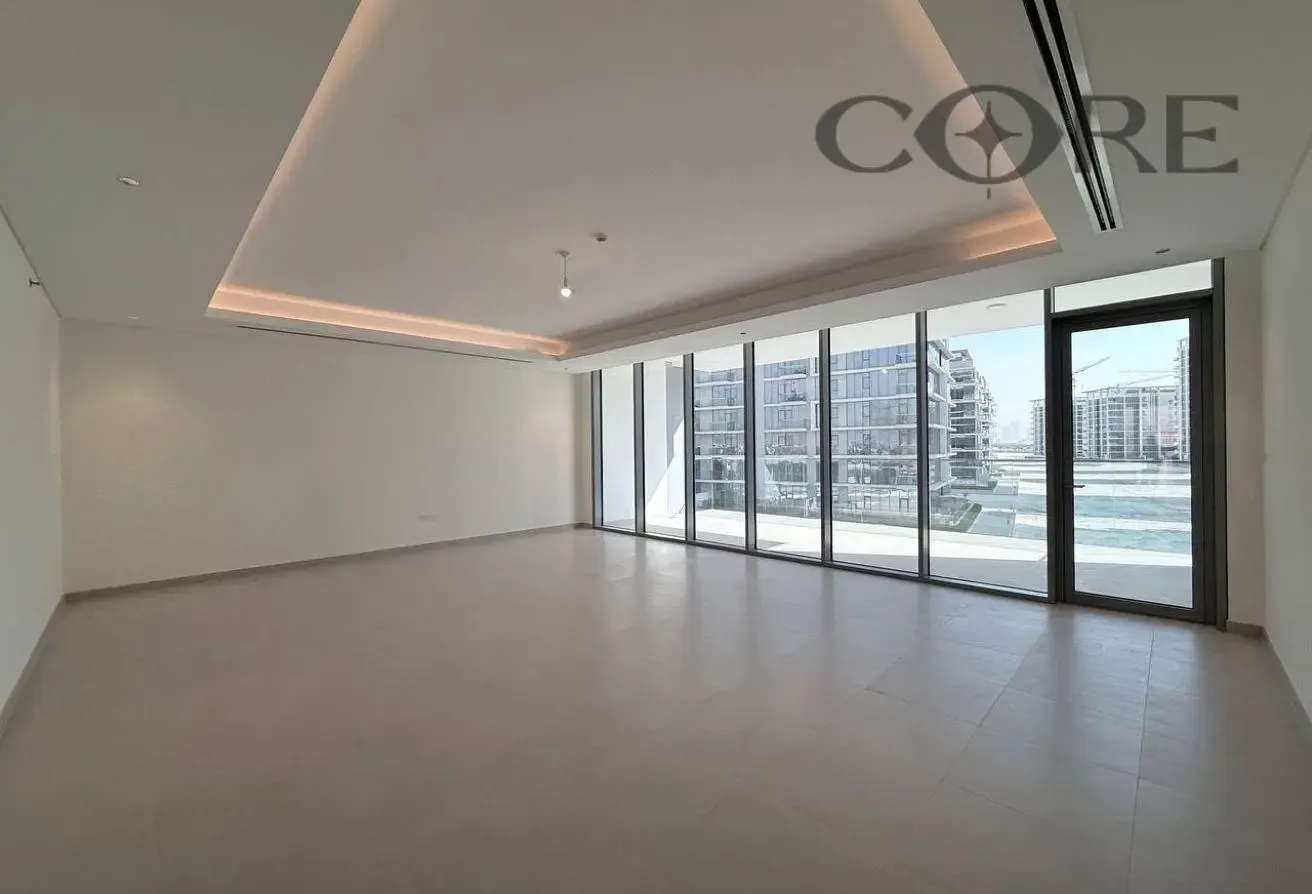 BIGGER LAYOUT | VACANT | MID FLOOR