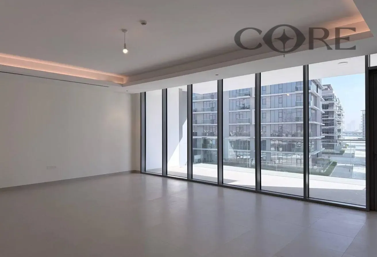 BIGGER LAYOUT | VACANT | MID FLOOR