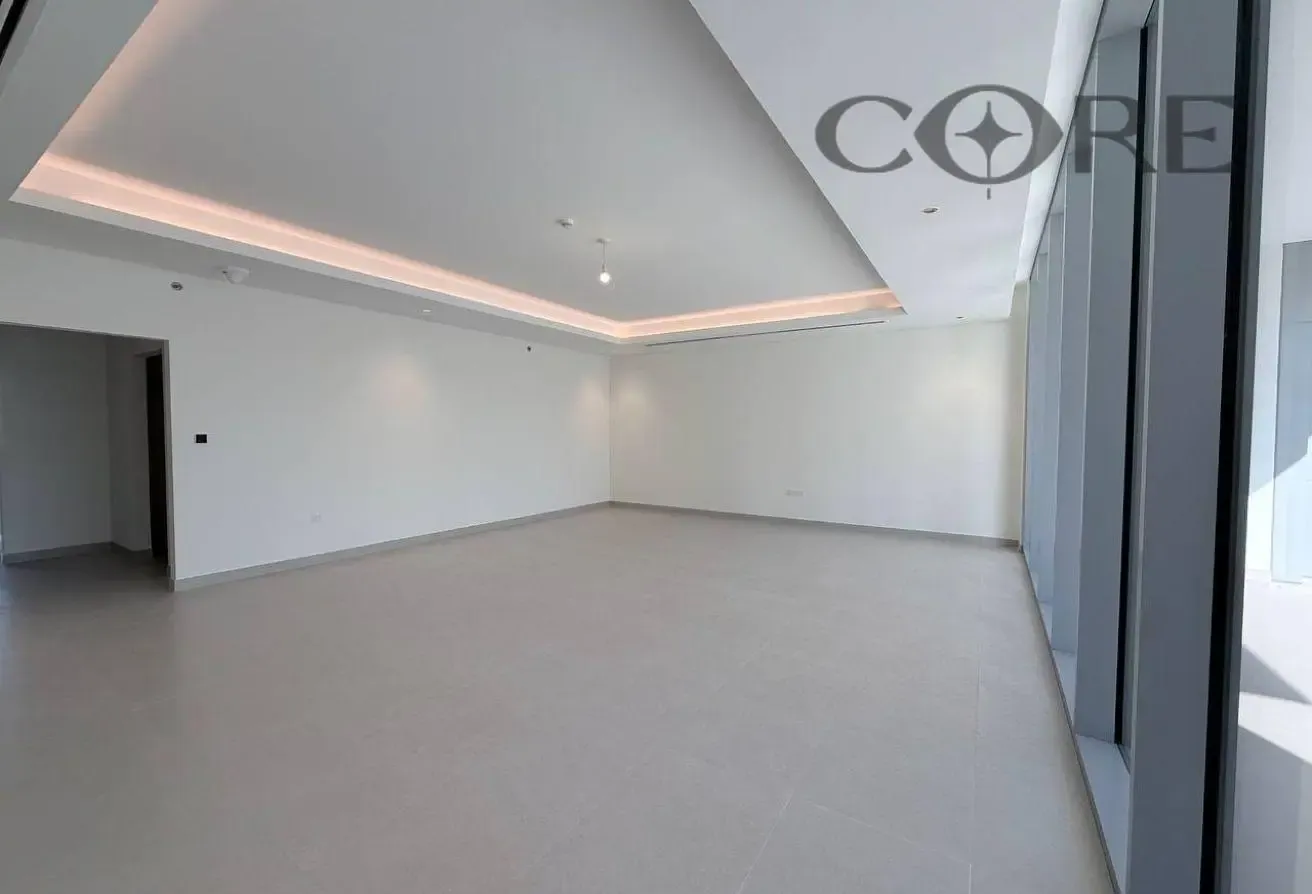 BIGGER LAYOUT | VACANT | MID FLOOR