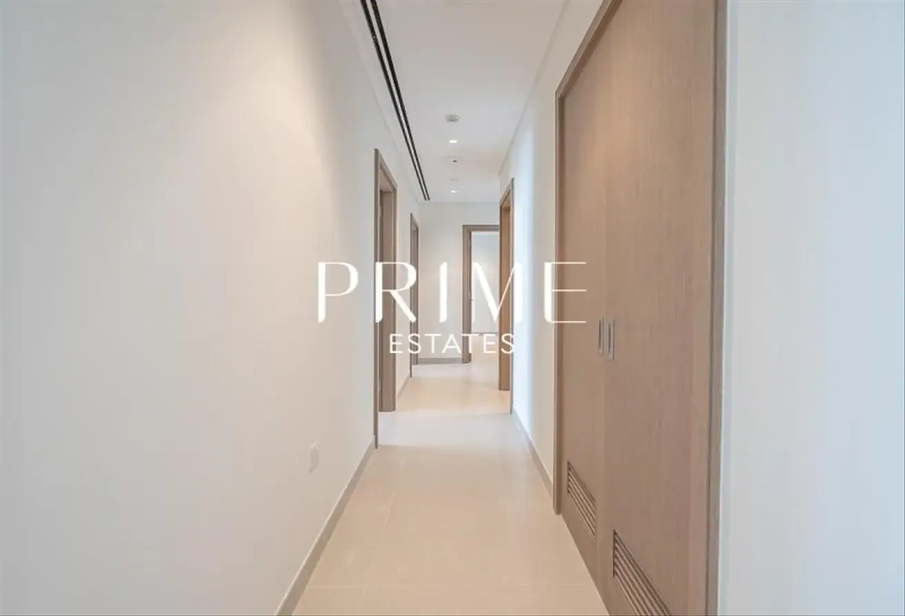 Luxury One 3BR | Lagoon View Apartment Vacant Now!