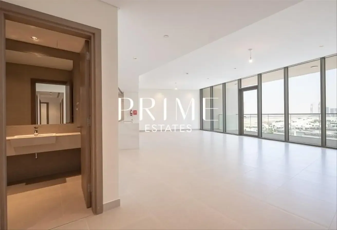 Luxury One 3BR | Lagoon View Apartment Vacant Now!