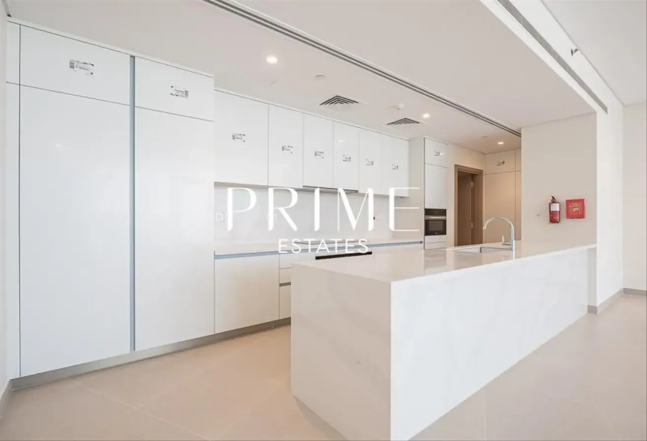 Luxury One 3BR | Lagoon View Apartment Vacant Now!