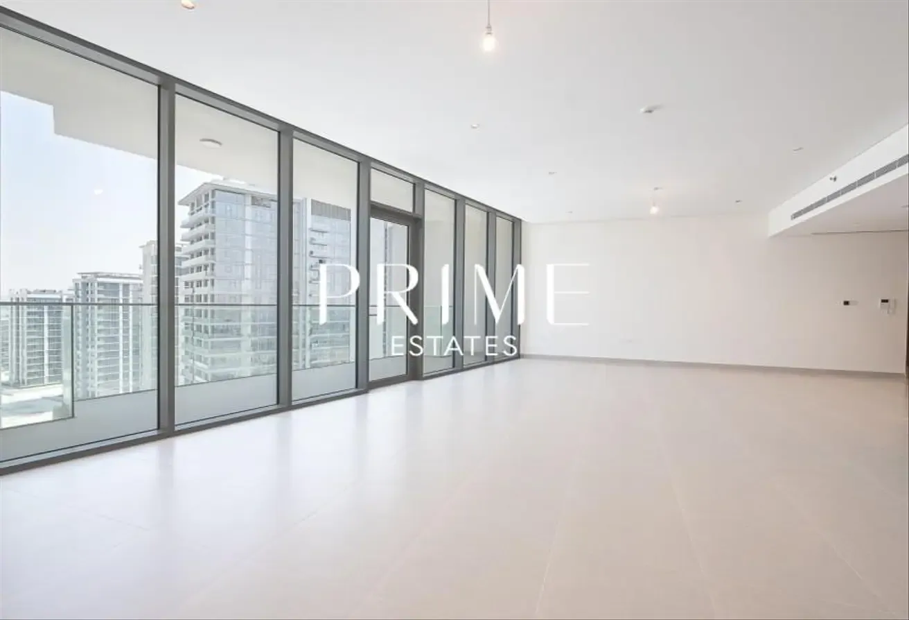 Luxury One 3BR | Lagoon View Apartment Vacant Now!